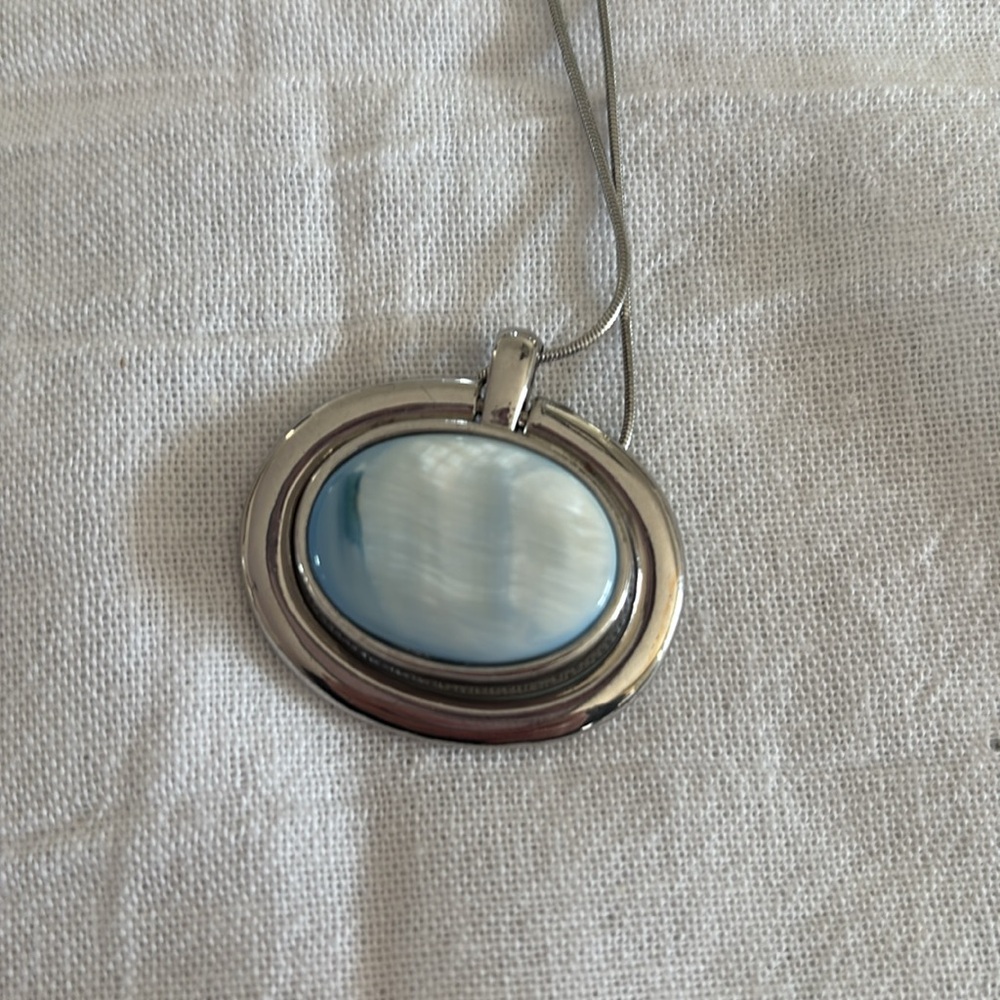 NECKLACE WITH A WHITE AND BLUE STONE IT FLIPS TO WEAR EITHER WAY!!